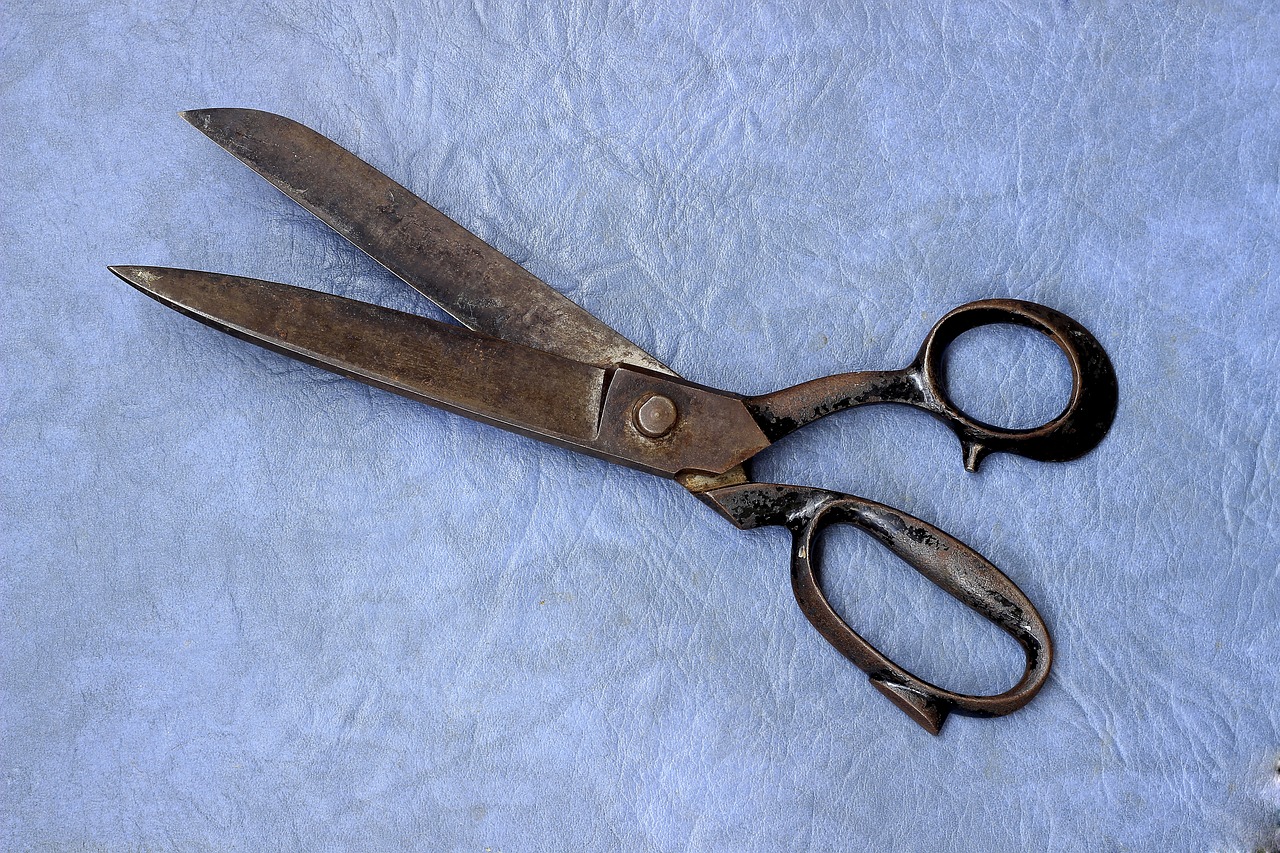 scissors, old, sewing-1008912.jpg